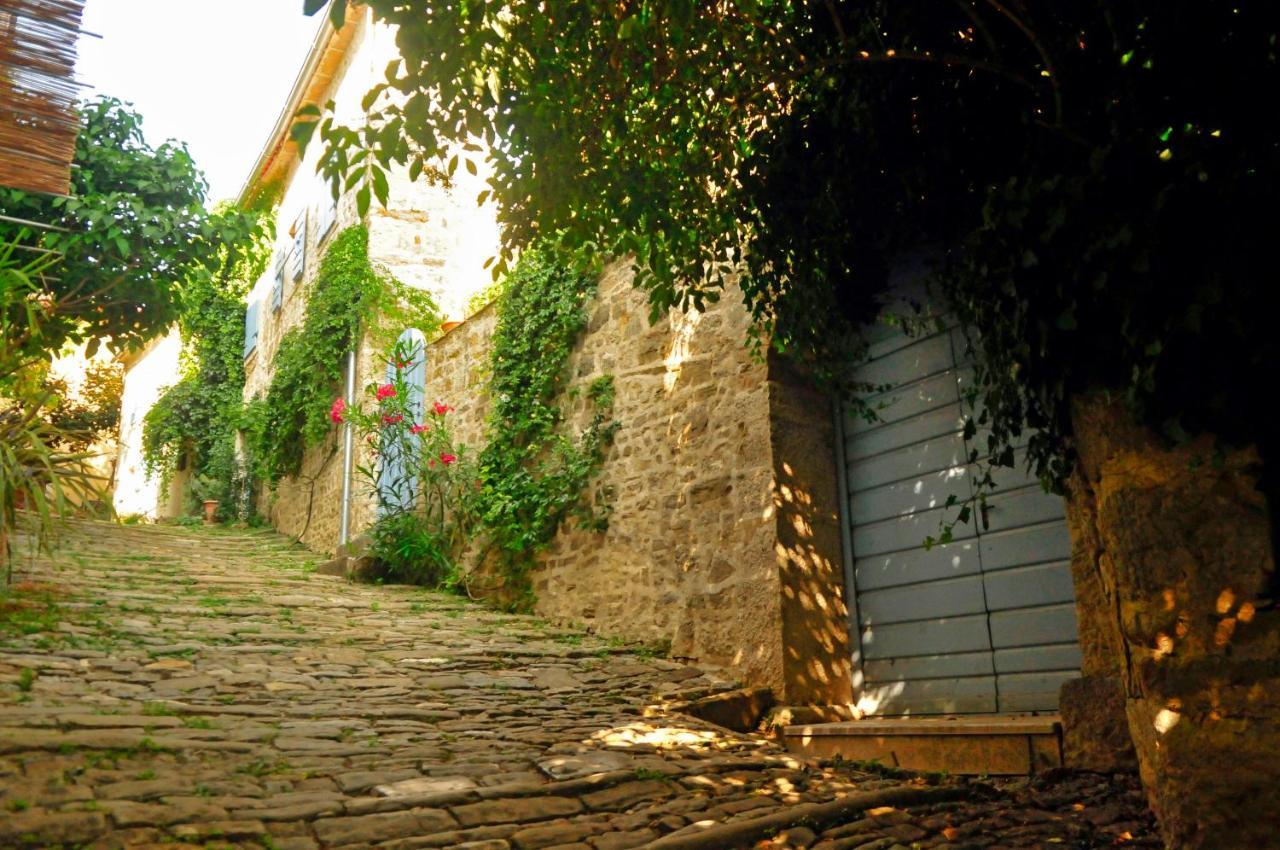 Ruine-Motovun Dh Villa Exterior photo