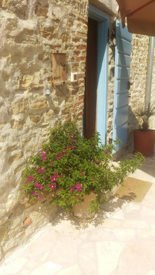 Ruine-Motovun Dh Villa Exterior photo